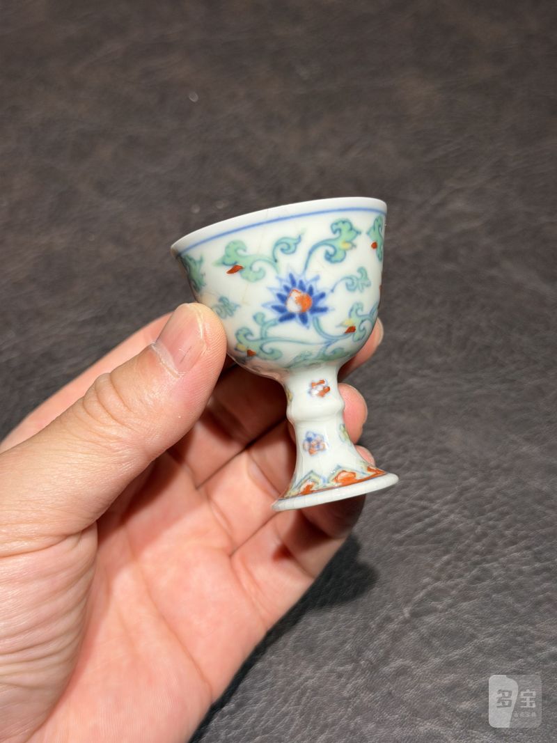 明成化 斗彩缠枝莲纹高足杯 - 图5